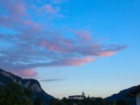 Abendliche Wolkenstimmung über Schloß Hohenaschau